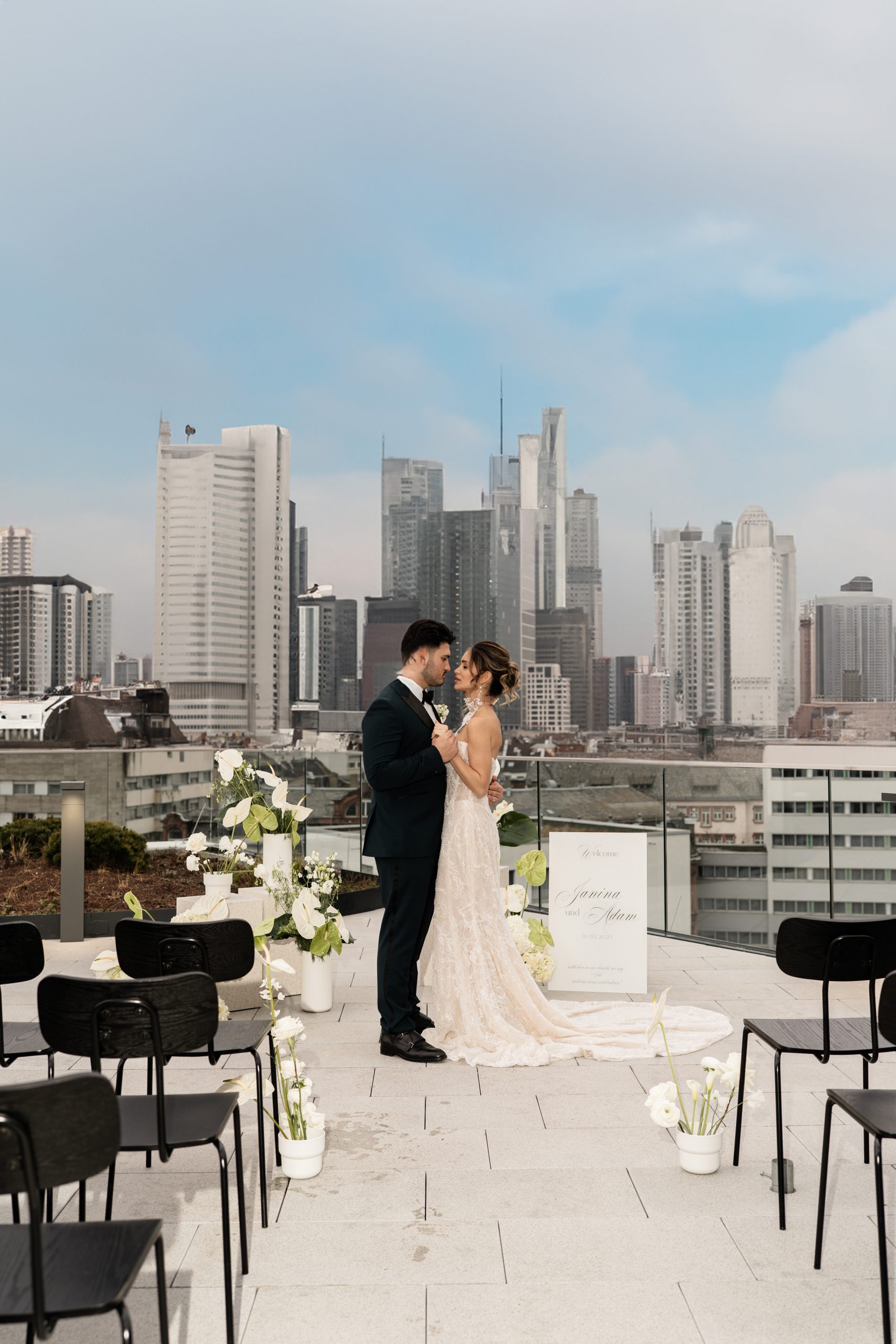 Wedding Venue in Frankfurt: Wedding Couple on a Rooftop Against the Frankfurt Skyline