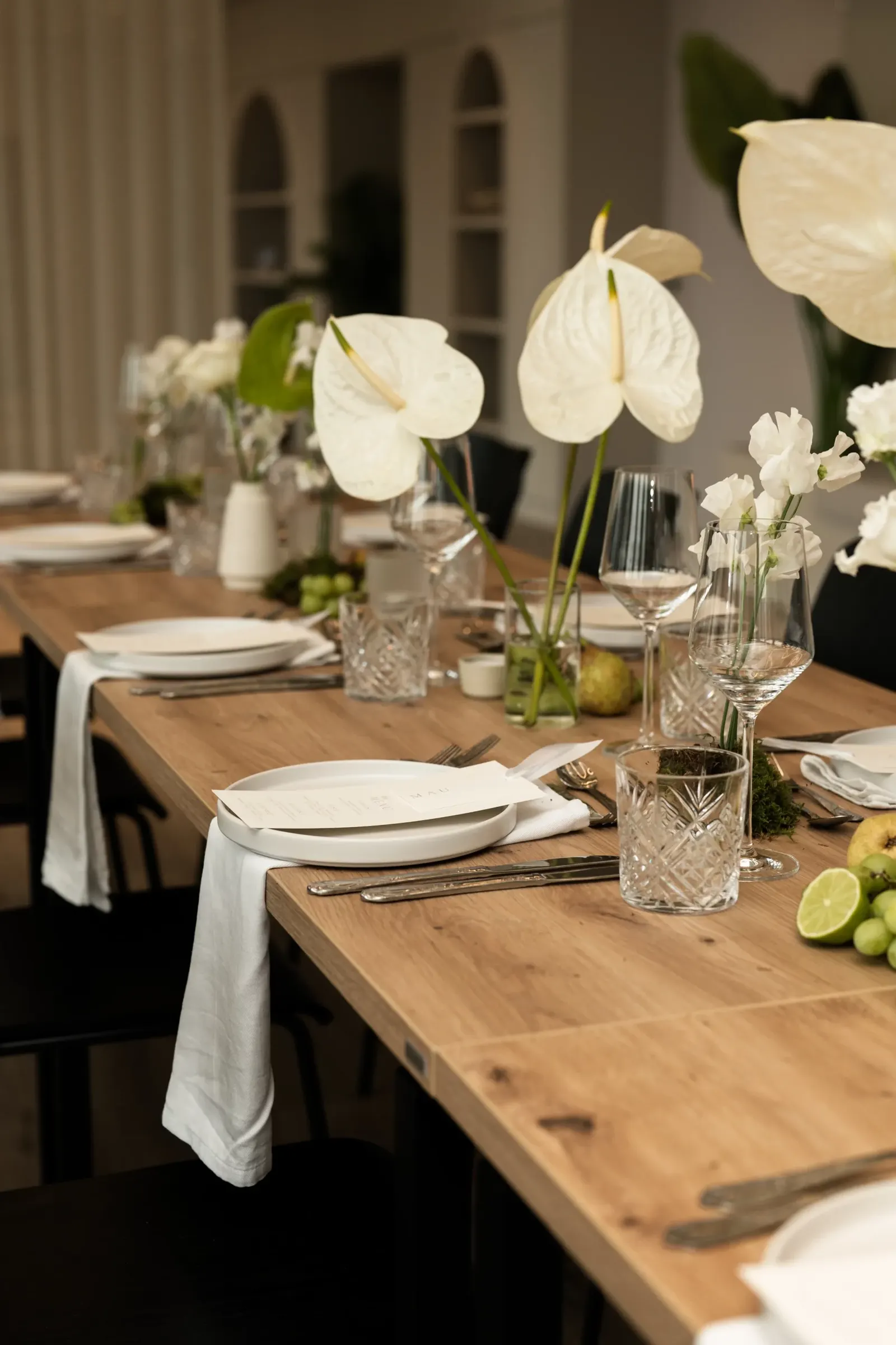 A Wedding Table Set with Calla Lilies in Frankfurt