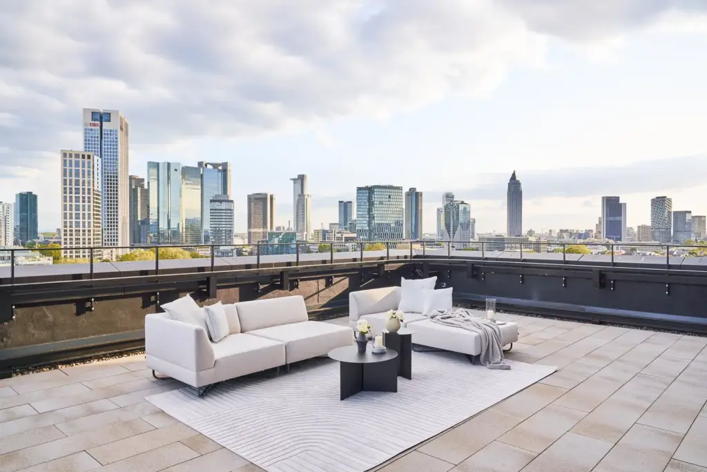 Frankfurt | Westend Tower<span class="ptb-kachel__sub">12th floor, skyline view · up to 75 standing</span>